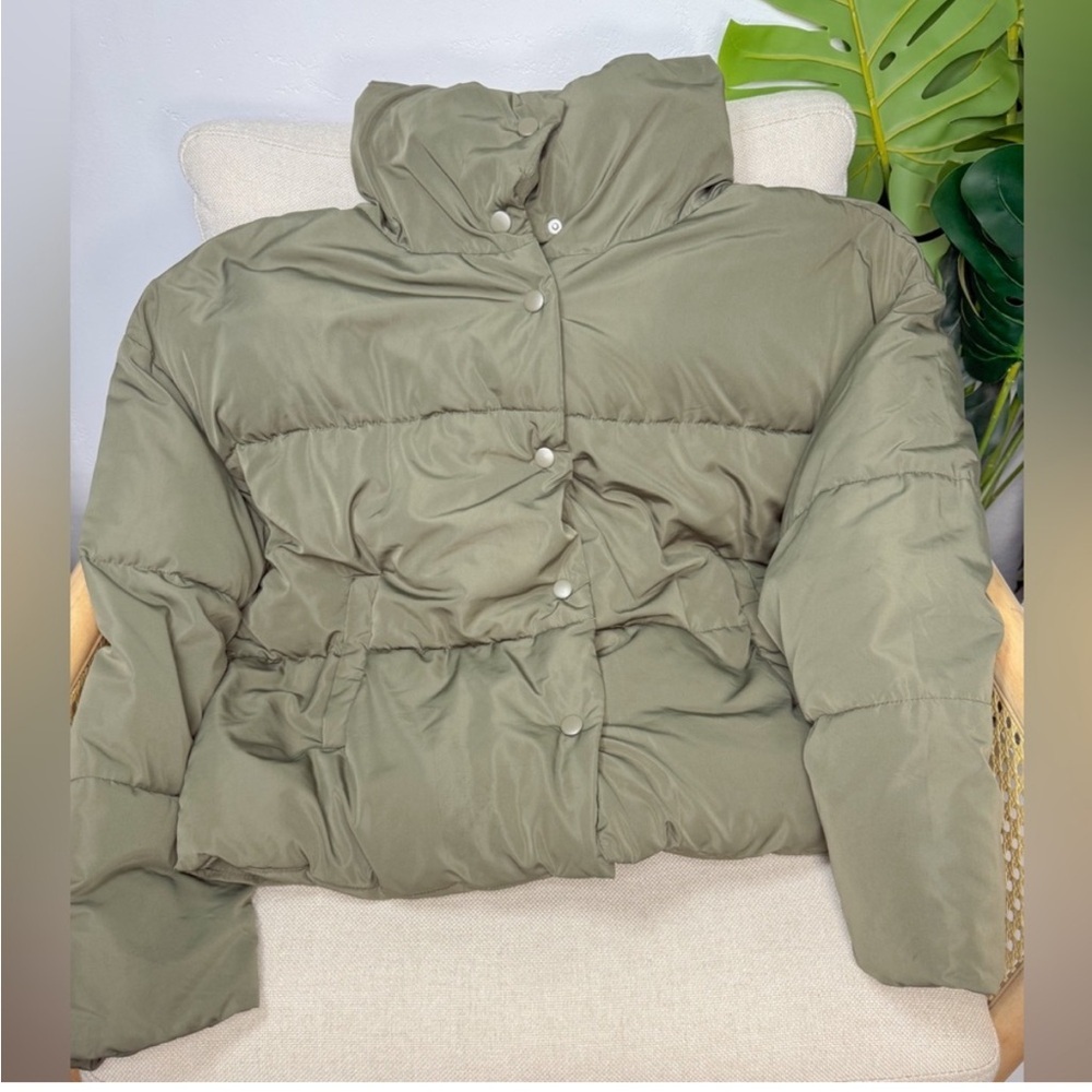 Free People Cropped‎ Puffer Jacket Olive Green Quilted Snap Button Cozy Coat - Picture 3 of 4